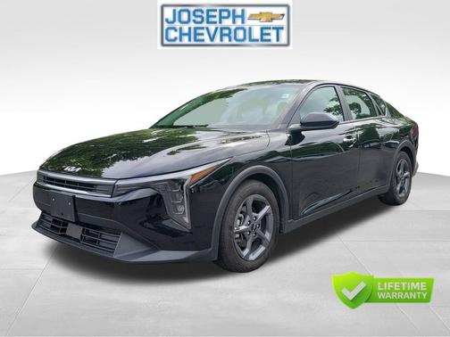 Aurora Black Pearl 2025 Kia K4 LXS