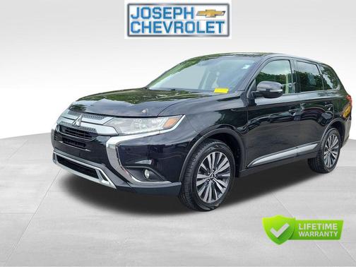 Labrador Black Metallic 2020 Mitsubishi Outlander SE