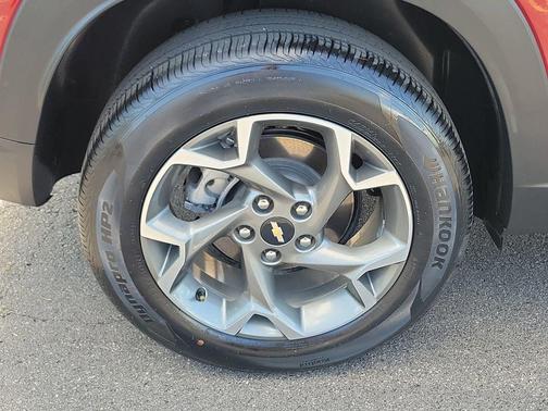 Crimson Metallic 2025 Chevrolet Trax LT