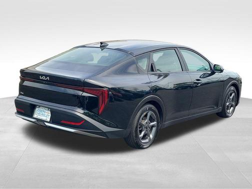 Aurora Black Pearl 2025 Kia K4 LXS