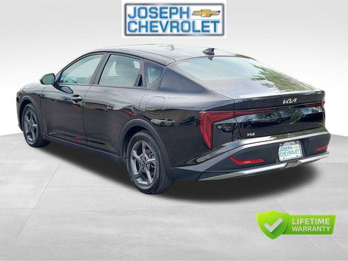 Aurora Black Pearl 2025 Kia K4 LXS