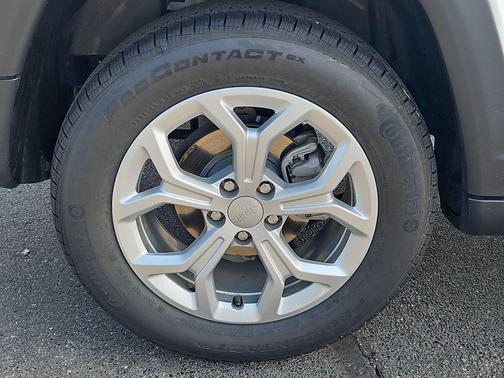 Bright White Clearcoat 2024 Jeep Compass Latitude