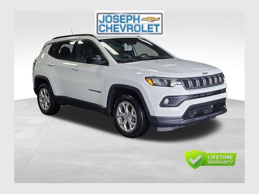 Bright White Clearcoat 2024 Jeep Compass Latitude