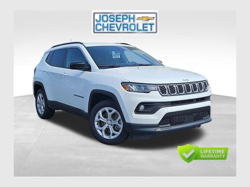 Bright White Clearcoat 2024 Jeep Compass Latitude