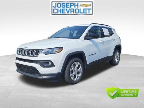 Bright White Clearcoat 2024 Jeep Compass Latitude