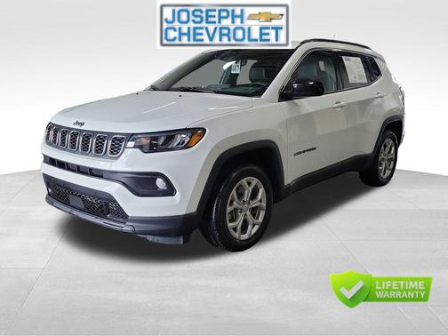 Bright White Clearcoat 2024 Jeep Compass Latitude