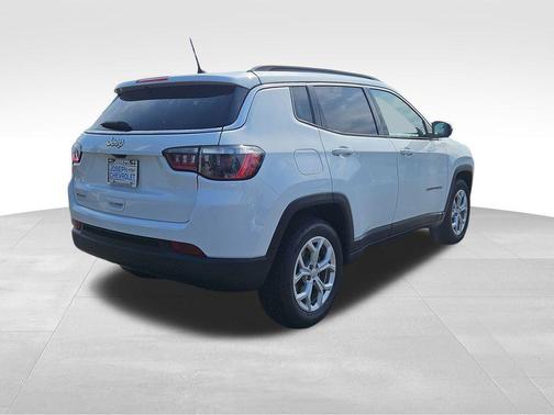 Bright White Clearcoat 2024 Jeep Compass Latitude
