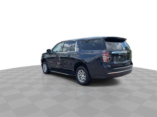 2023 Chevrolet Suburban LT
