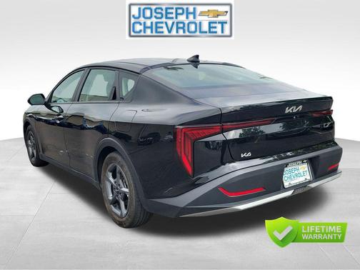 Aurora Black Pearl 2025 Kia K4 LXS