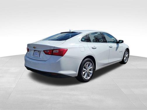 Summit White 2025 Chevrolet Malibu FWD 1LT