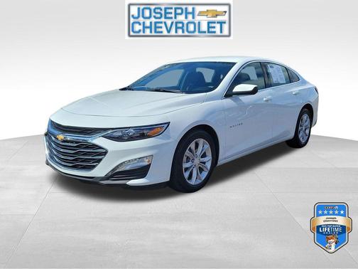 Summit White 2025 Chevrolet Malibu FWD 1LT