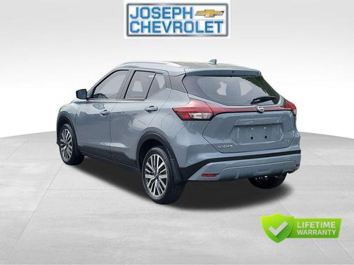 Boulder Gray Pearl 2023 Nissan Kicks SV