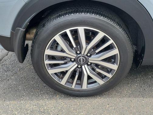 Boulder Gray Pearl 2023 Nissan Kicks SV