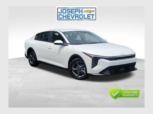 Snow White Pearl 2025 Kia K4 LXS