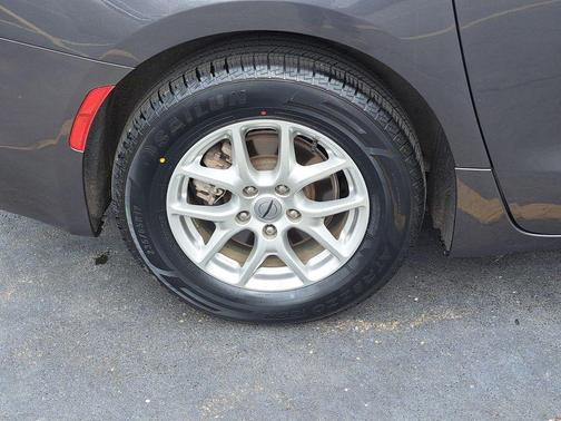 2023 Chrysler Voyager LX