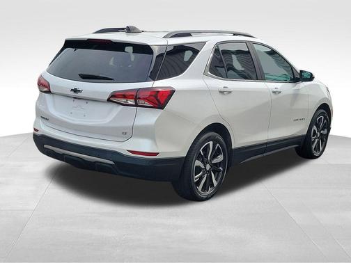 Iridescent Pearl Tricoat 2022 Chevrolet Equinox 1LT