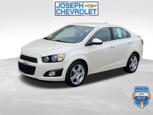 White Diamond Tricoat 2015 Chevrolet Sonic LTZ