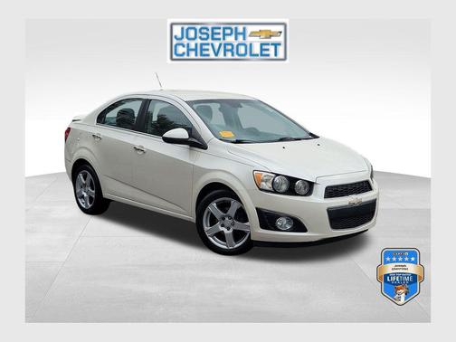 White Diamond Tricoat 2015 Chevrolet Sonic LTZ