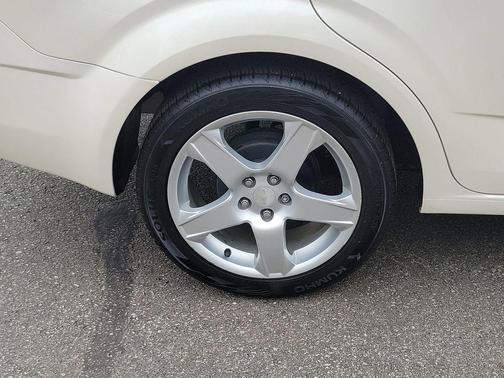 White Diamond Tricoat 2015 Chevrolet Sonic LTZ