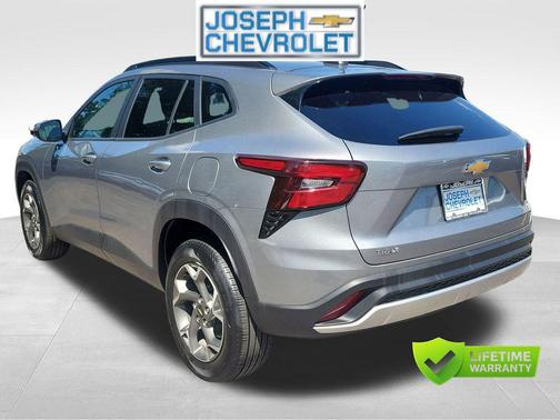 Sterling Gray Metallic 2025 Chevrolet Trax LT