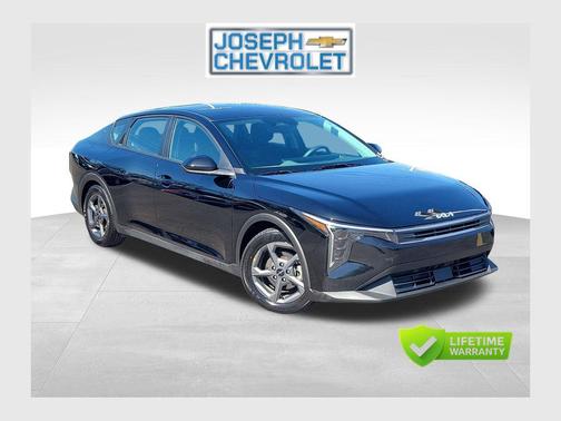 Aurora Black Pearl 2025 Kia K4 LXS