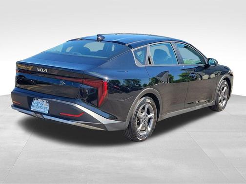 Aurora Black Pearl 2025 Kia K4 LXS