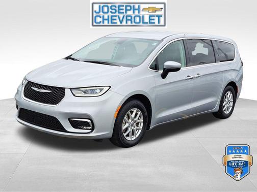 Silver Mist Clearcoat 2023 Chrysler Pacifica Touring L