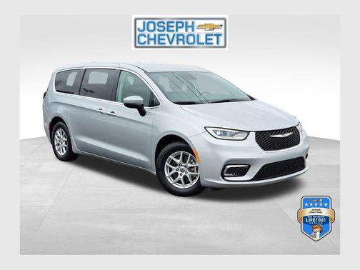 Silver Mist Clearcoat 2023 Chrysler Pacifica Touring L