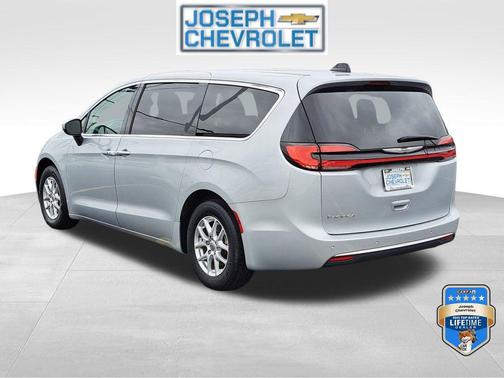 Silver Mist Clearcoat 2023 Chrysler Pacifica Touring L