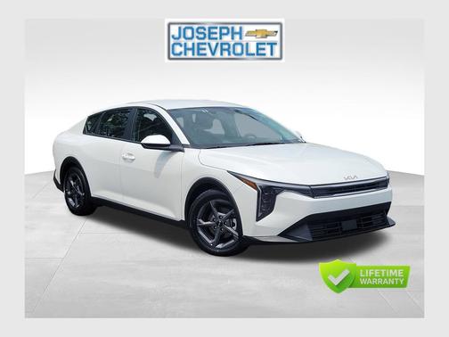 Snow White Pearl 2025 Kia K4 LXS