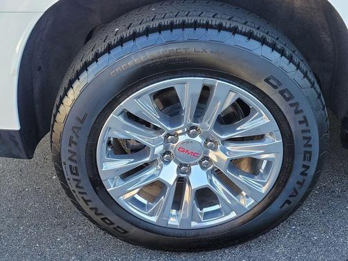 Summit White 2024 GMC Yukon Denali