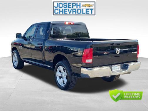 Diamond Black Crystal Pearlcoat 2024 RAM 1500 Classic SLT