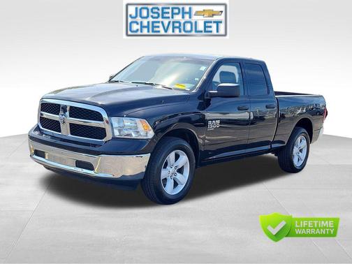 Diamond Black Crystal Pearlcoat 2024 RAM 1500 Classic SLT