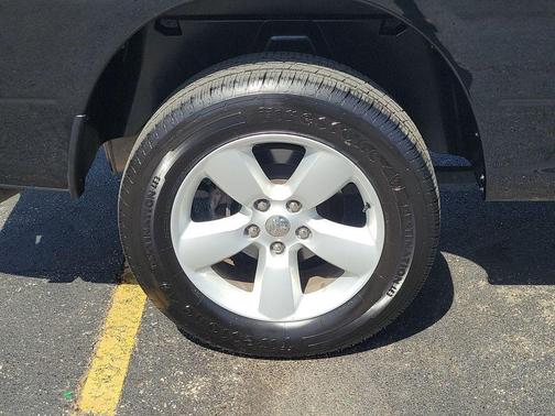 Diamond Black Crystal Pearlcoat 2024 RAM 1500 Classic SLT