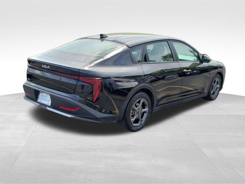 Aurora Black Pearl 2025 Kia K4 LXS