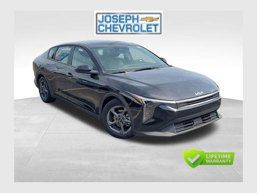 Aurora Black Pearl 2025 Kia K4 LXS