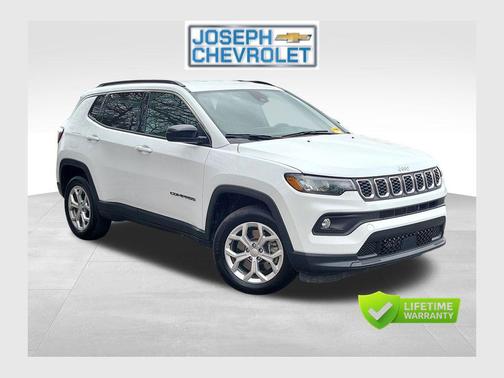 Bright White Clearcoat 2024 Jeep Compass Latitude