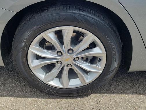 Sterling Gray Metallic 2024 Chevrolet Malibu FWD 1LT