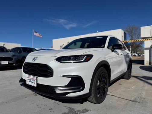 Platinum White Pearl 2026 Honda HR-V Sport