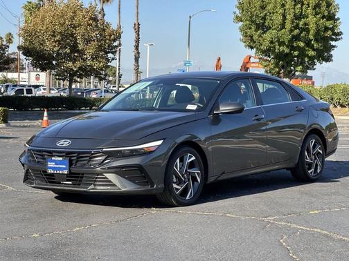 2025 Hyundai ELANTRA SEL