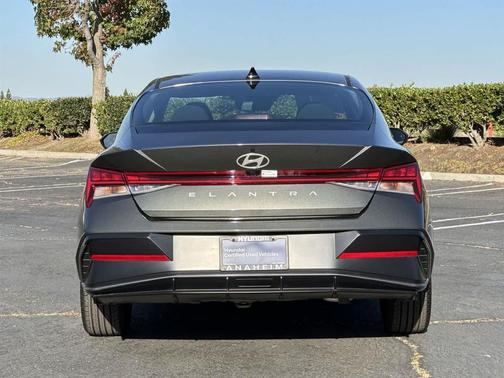 2025 Hyundai ELANTRA SEL
