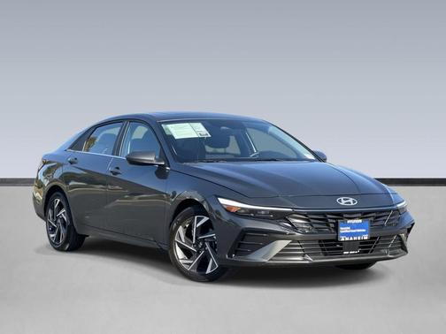 2025 Hyundai ELANTRA SEL