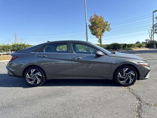 2025 Hyundai ELANTRA SEL