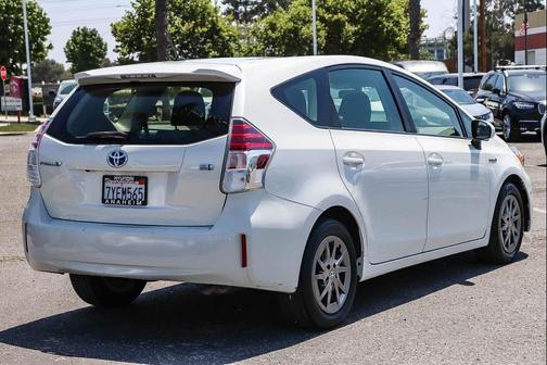 Blizzard Pearl 2017 Toyota Prius v Two