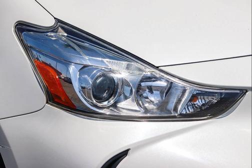 Blizzard Pearl 2017 Toyota Prius v Two