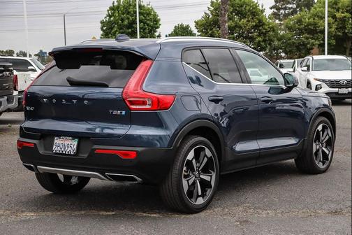 Blue 2019 Volvo XC40 T5 Inscription