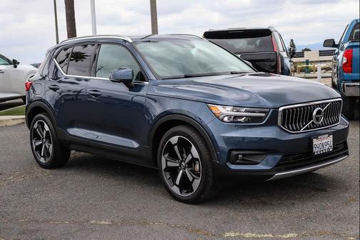 Blue 2019 Volvo XC40 T5 Inscription