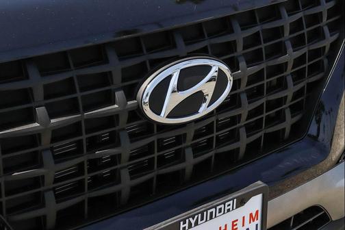 Onyx Black 2026 Hyundai VENUE SE