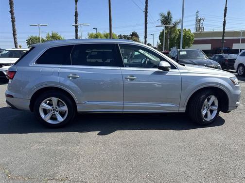 2024 Audi Q7 45 Premium Plus