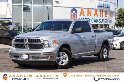 Bright Silver Metallic Clearcoat 2017 RAM 1500 SLT